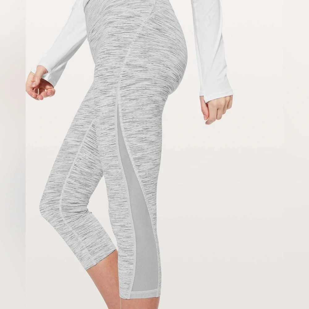 Lululemon women’s Train Times Crop leggings *21" size 4 Ice Grey Alpine White - Picture 4 of 12